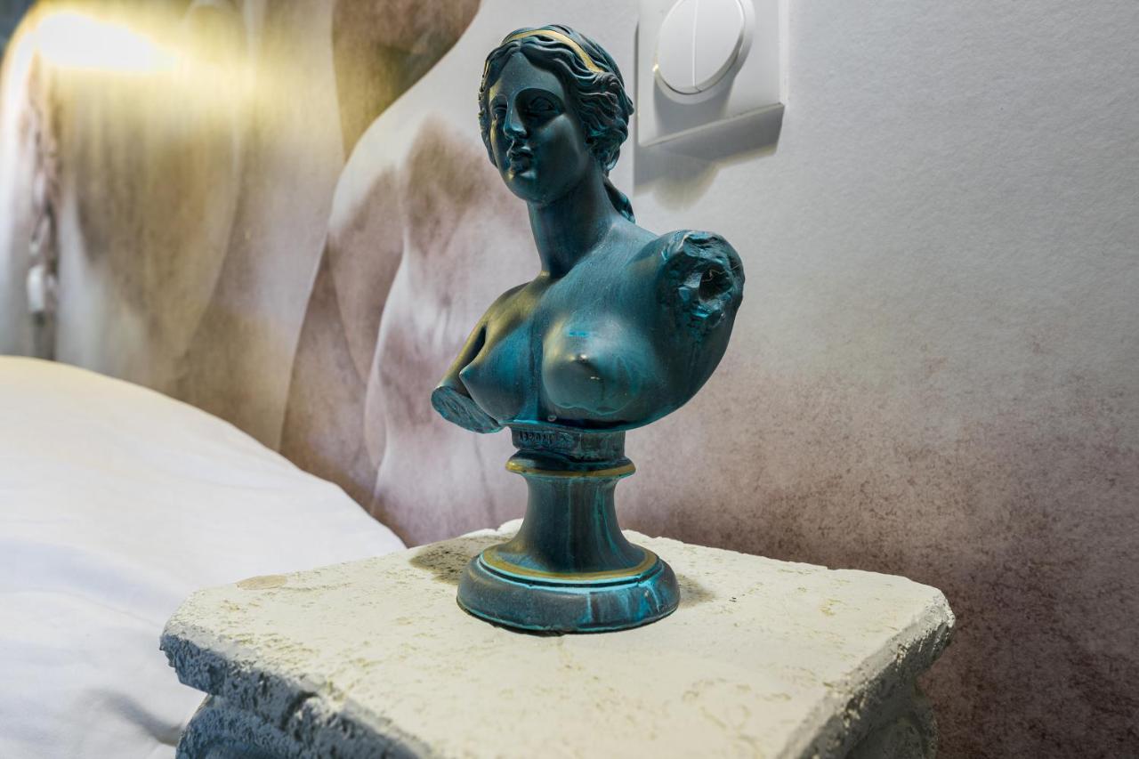 Le Musee D'Aphrodite / Jacuzzi Montgeron Exterior photo
